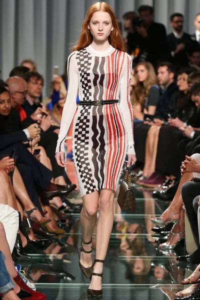 Look 18